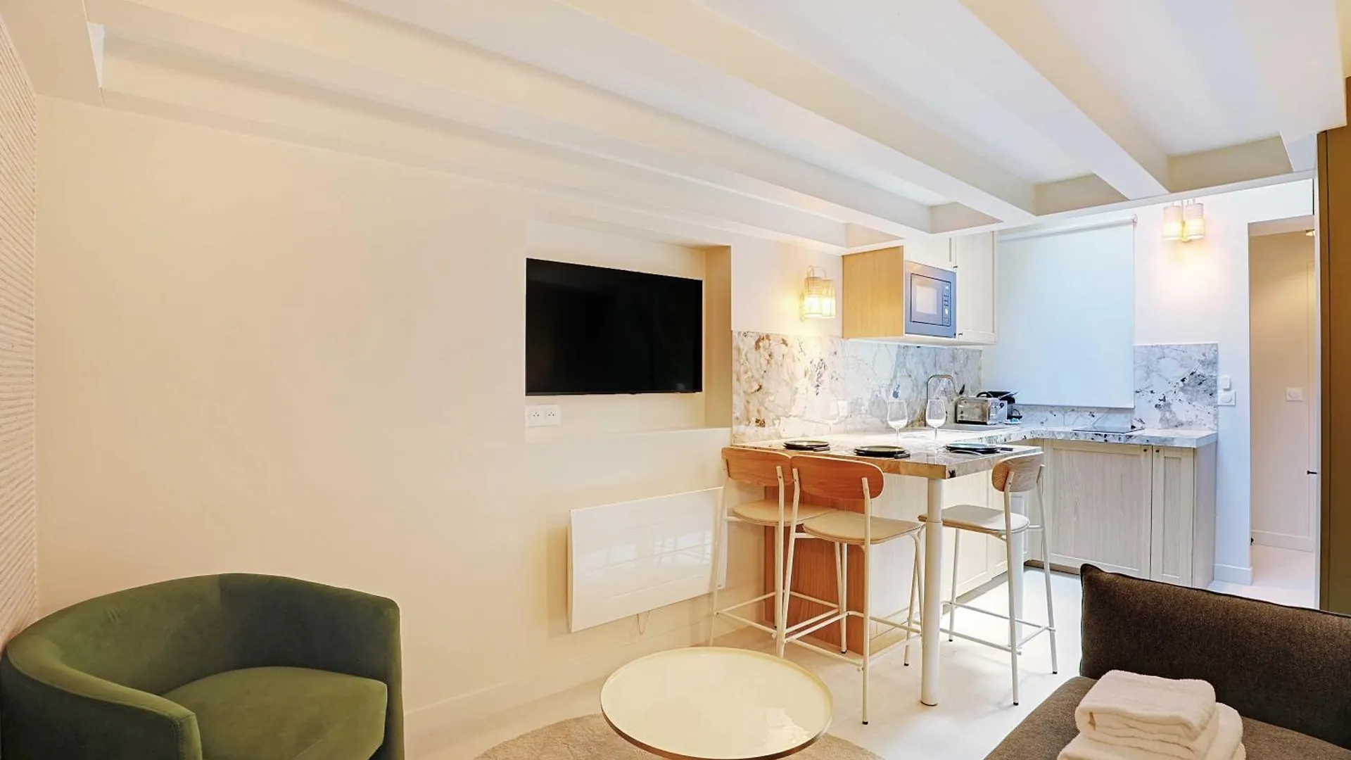 Chic And Cosy Apartment-Canal Saint Martin Parigi 0*,  Francia