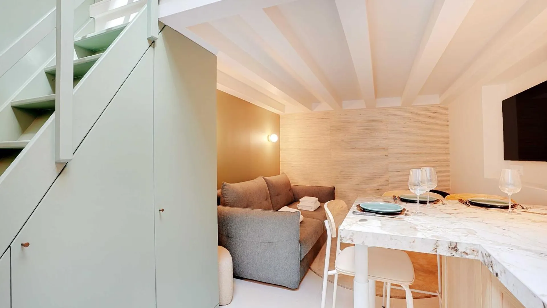 Chic And Cosy Apartment-Canal Saint Martin Parigi