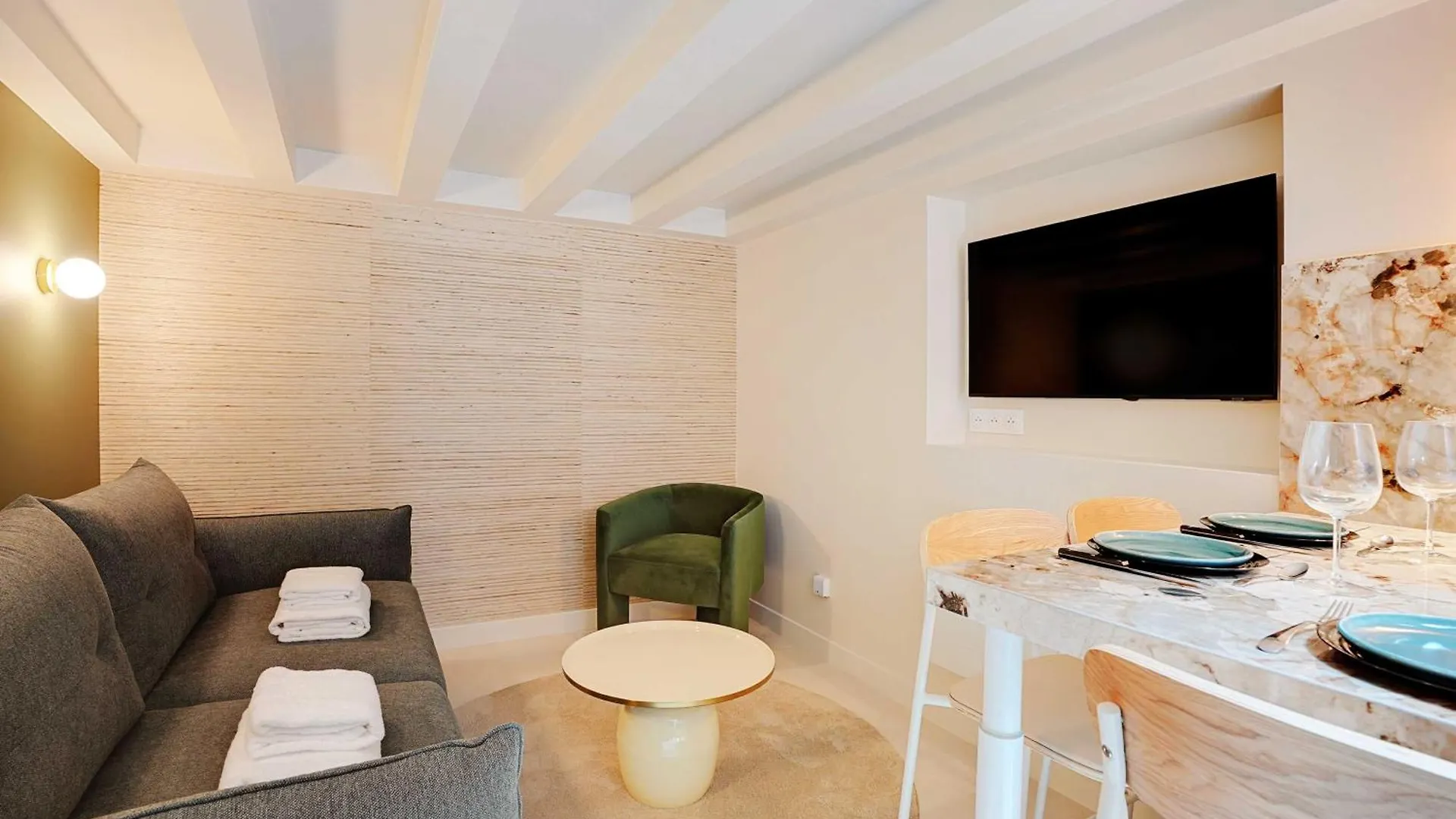 Chic And Cosy Apartment-Canal Saint Martin Parigi Francia